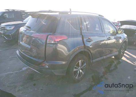 2017 Toyota Rav4 Xle z USA, uszkodzony, nr VIN JTMRFREV3HD214645